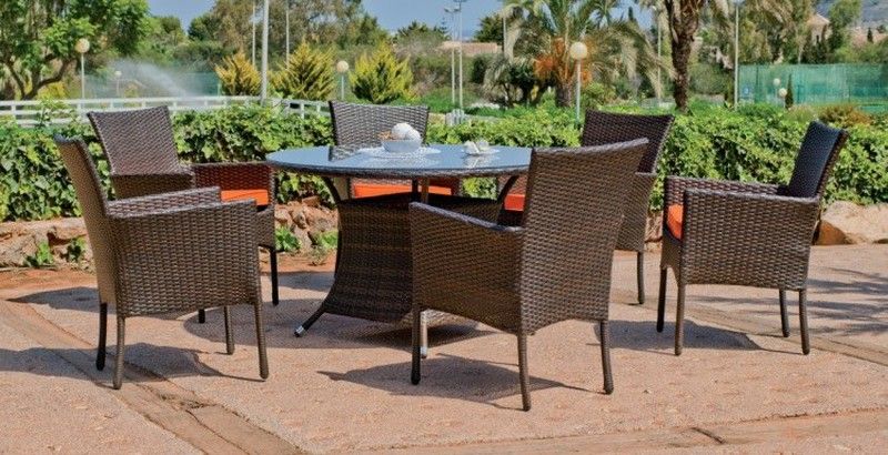 Un regalo práctico ideal para disfrutar de las comidas al aire libre, los muebles de jardín