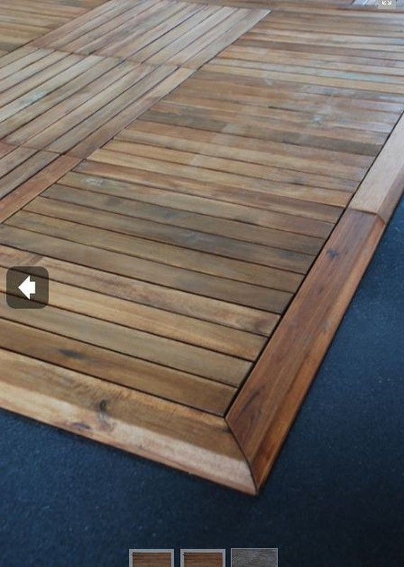 Cubre el suelo con losetas, baldosas de madera o de caucho. 