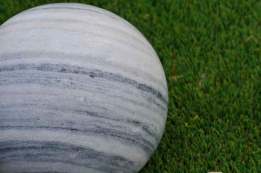 Decorative marbled marble ball for the garden