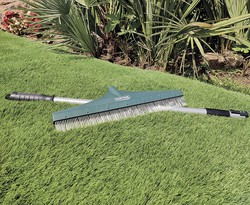 Special brush for artificial grass from the Nortene brand