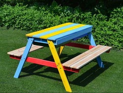 Tavolo da picnic per bambini, divertimento e gioco all’aperto