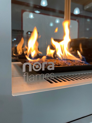 Estufa de gas Aspro para exteriores de la marca Nora Flames