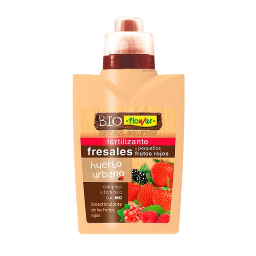 Organic strawberry and red fruit fertilizer