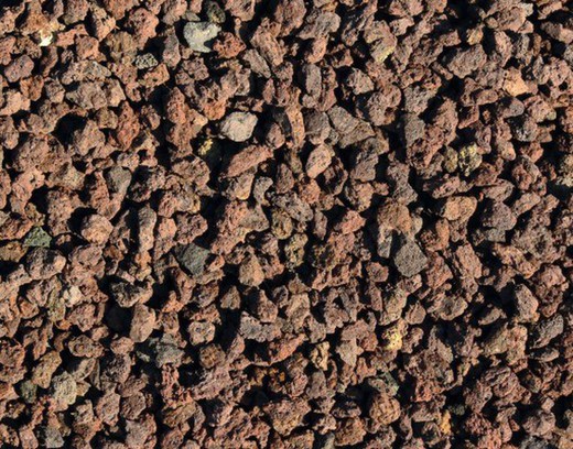 gravier volcanique à sacs de 25 litres.