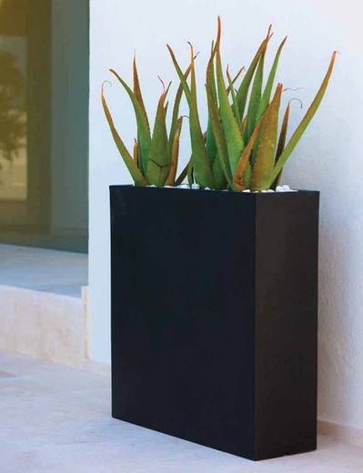 Tall planter to separate environments, By Maceteros de Vondom