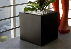 Square resin planter, By Vondom-40x40x40