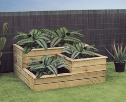 Three-height planter from the Nortene brand