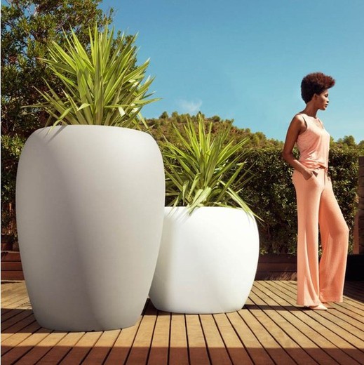 Round Vondom planter in various sizes By Stefano Giovannono ¬ Elisa Gargan