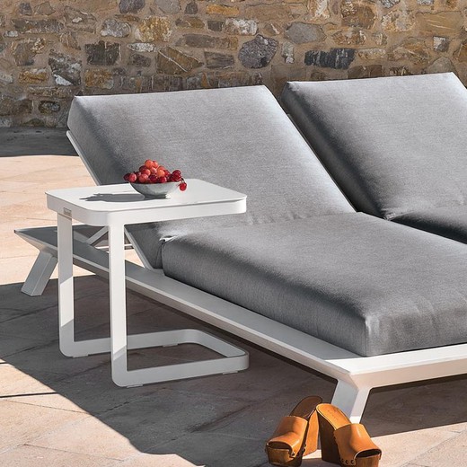 Verona aluminum outdoor side table