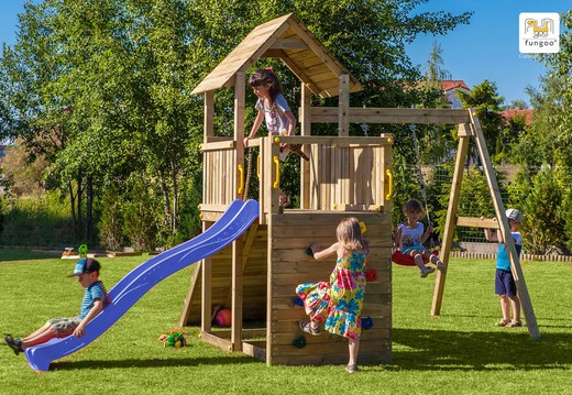 Kompletter und weitläufiger CAROL 3-Spielplatz – Spaß garantiert