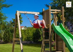 Parque infantil de madera con columpio, tobogán y rocodromo Funny3