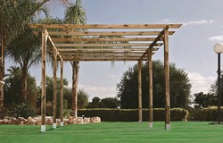 Pergola en madera de pino tratada