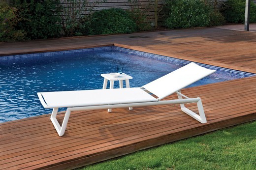 Pool lounger with wheels and 5 puff positions