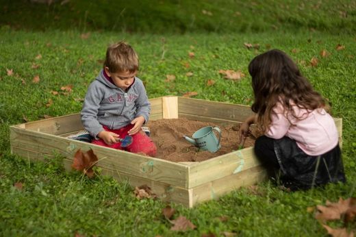 Arenero con bancos y tapa OBEN