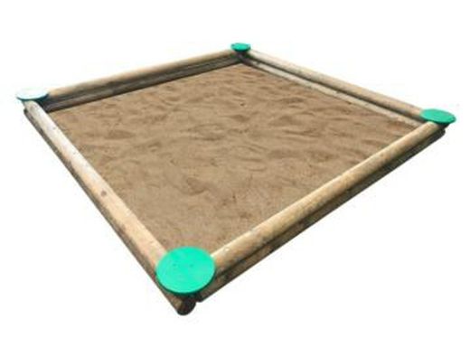 Großer hölzerner Sandkasten für Kinder