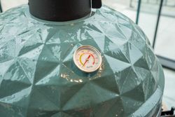 Churrasqueira Kamado com pernas de diamante