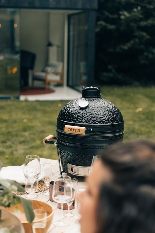 Kamado tabletop barbecue grill (medium size)