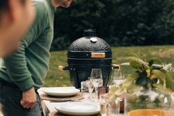 Kamado tabletop barbecue grill (medium size)