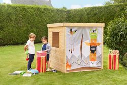Capanna in legno per bambini con decorazioni indiane