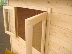 Casa infantil elevada com escorregador Josephine