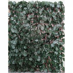 Treliça de vime com folhas sintéticas