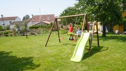 Altalena in legno con scivolo Figue