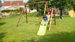 Estación de juegos con tobogán y dos columpios Menthe