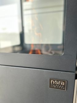 Estufa de pellet para exterior de la marca Nora Flames