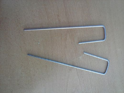 Grapa para fijar cesped