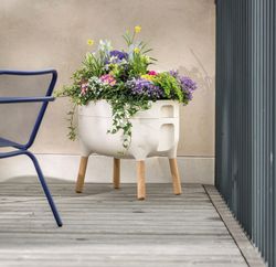 Maceta elevada con autoriego modelo Urbalive