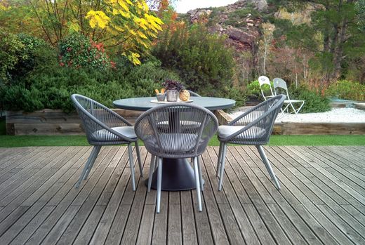 Fano round aluminum outdoor dining table
