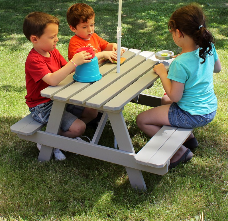 Tavolo da picnic speciale per bambini — jardineriadelvalles