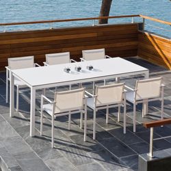 Mesas de comedor Una, de la marca IE3