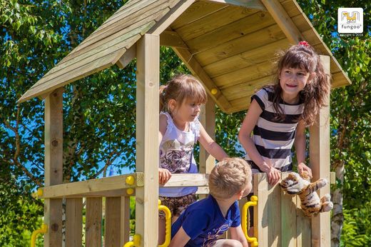 Aire de jeux avec maison en bois, toboggan et bac à sable Carol 1