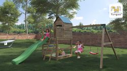 Parque infantil Jarcas com cabana de madeira, escorrega, baloiço duplo e caixa de areia