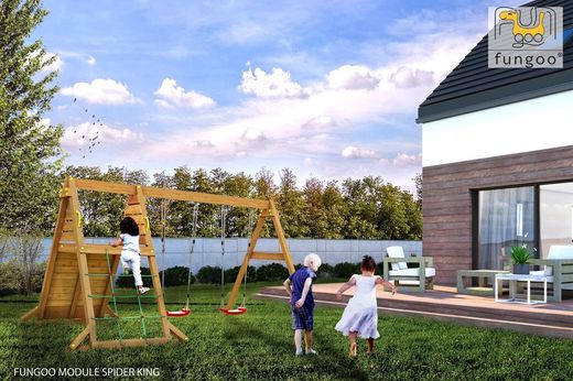 Spielplatz mit Doppelschaukel und Kletterrampe Spider King