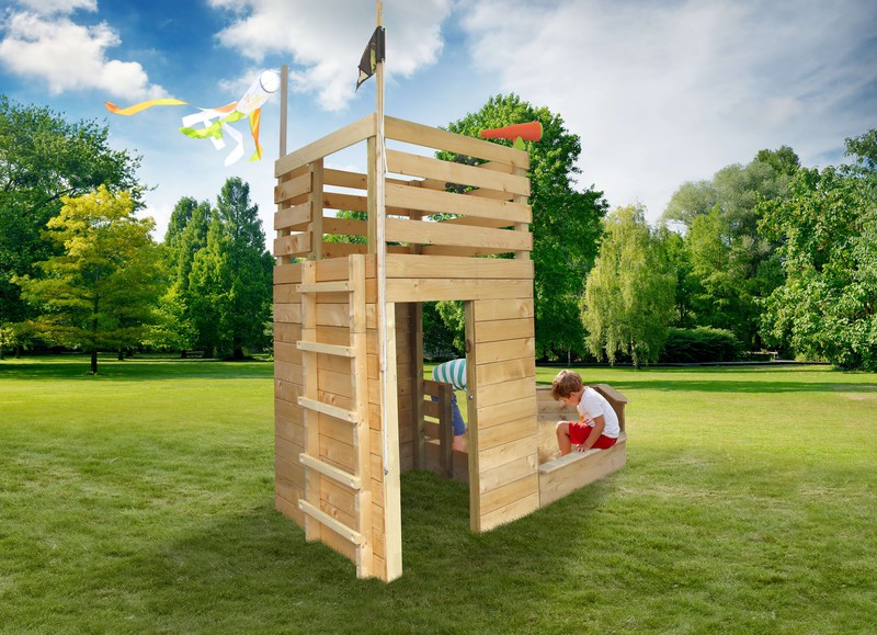 Casetta in legno per bambini con sabbiera — jardineriadelvalles
