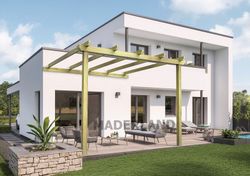 Pérgola adosada a pared madera pino nórdico Lloret
