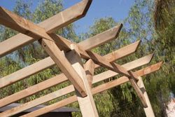 Pergola en madera de pino tratada